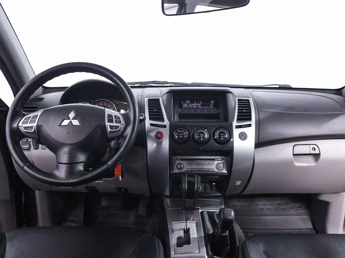 Mitsubishi Pajero Sport, II