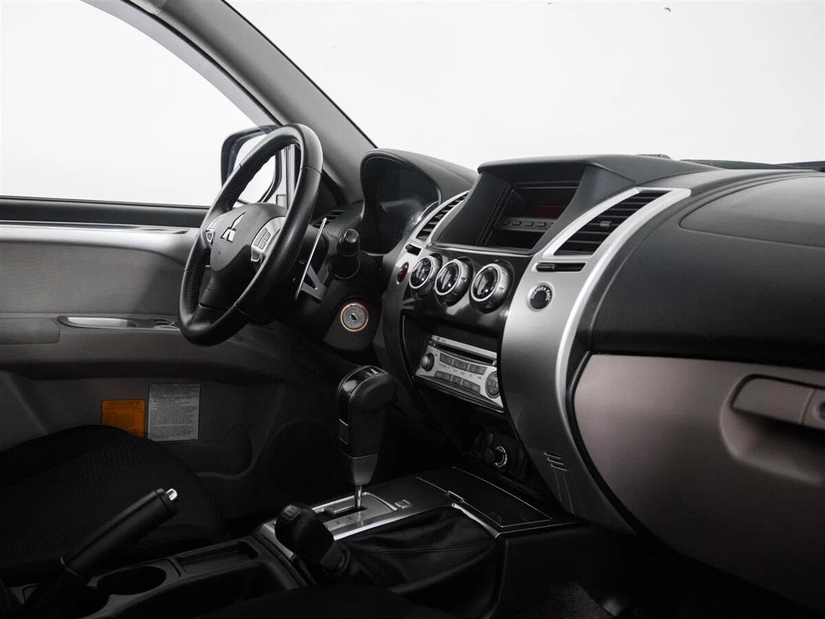 Mitsubishi Pajero Sport, II