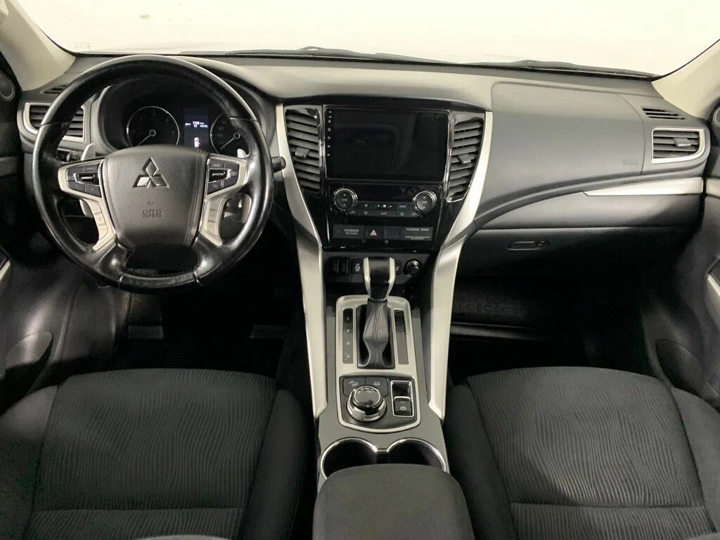 Mitsubishi Pajero Sport, III