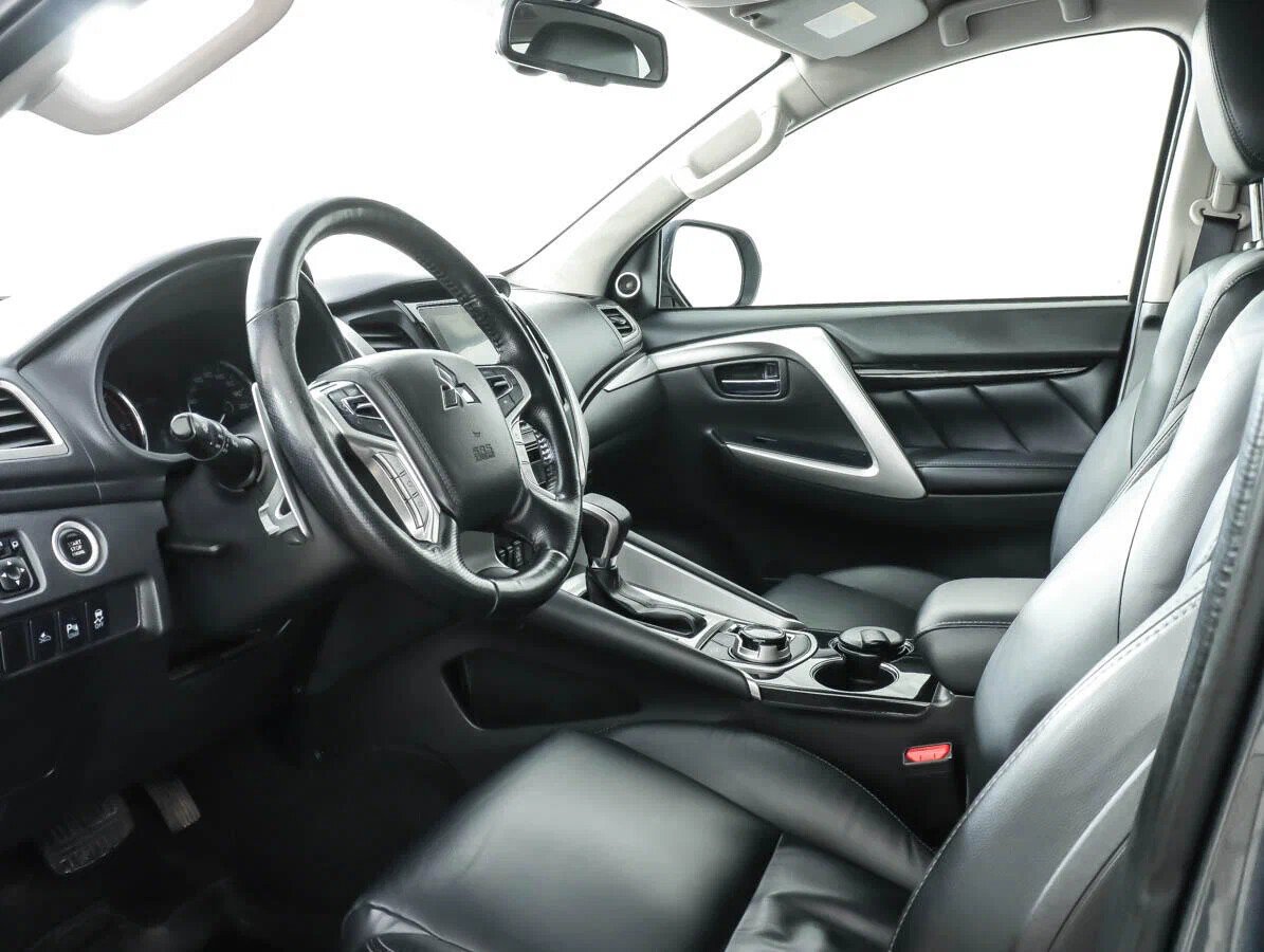 Mitsubishi Pajero Sport, III