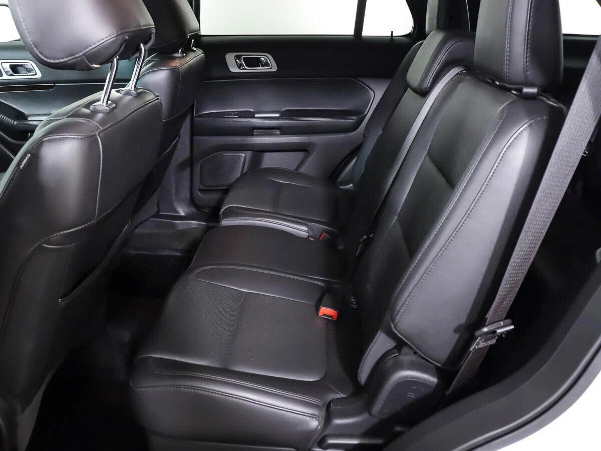 Ford Explorer, V