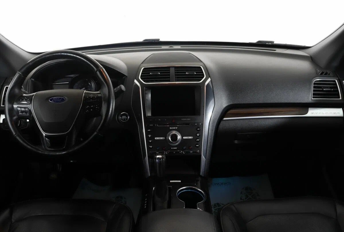 Ford Explorer, V