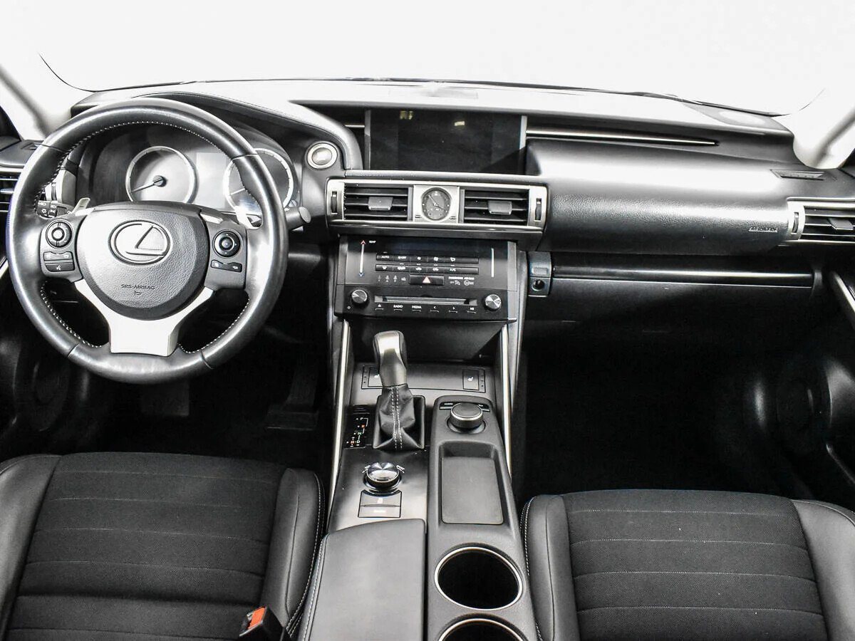 Lexus IS, III