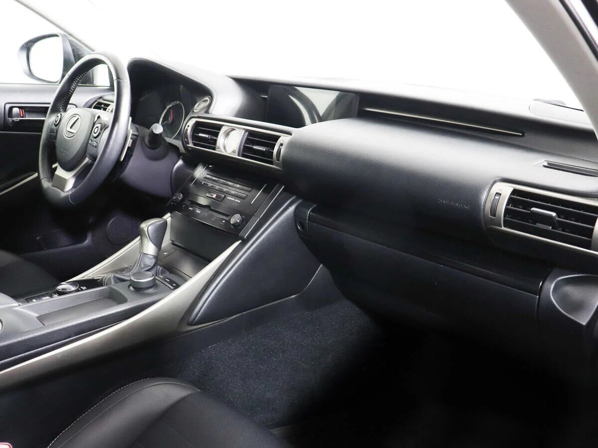 Lexus IS, III