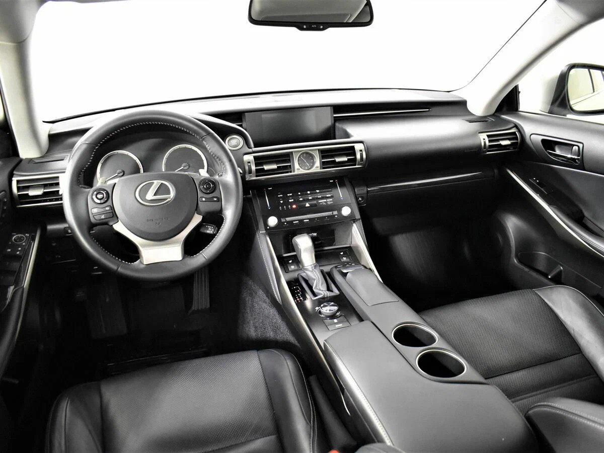 Lexus IS, III