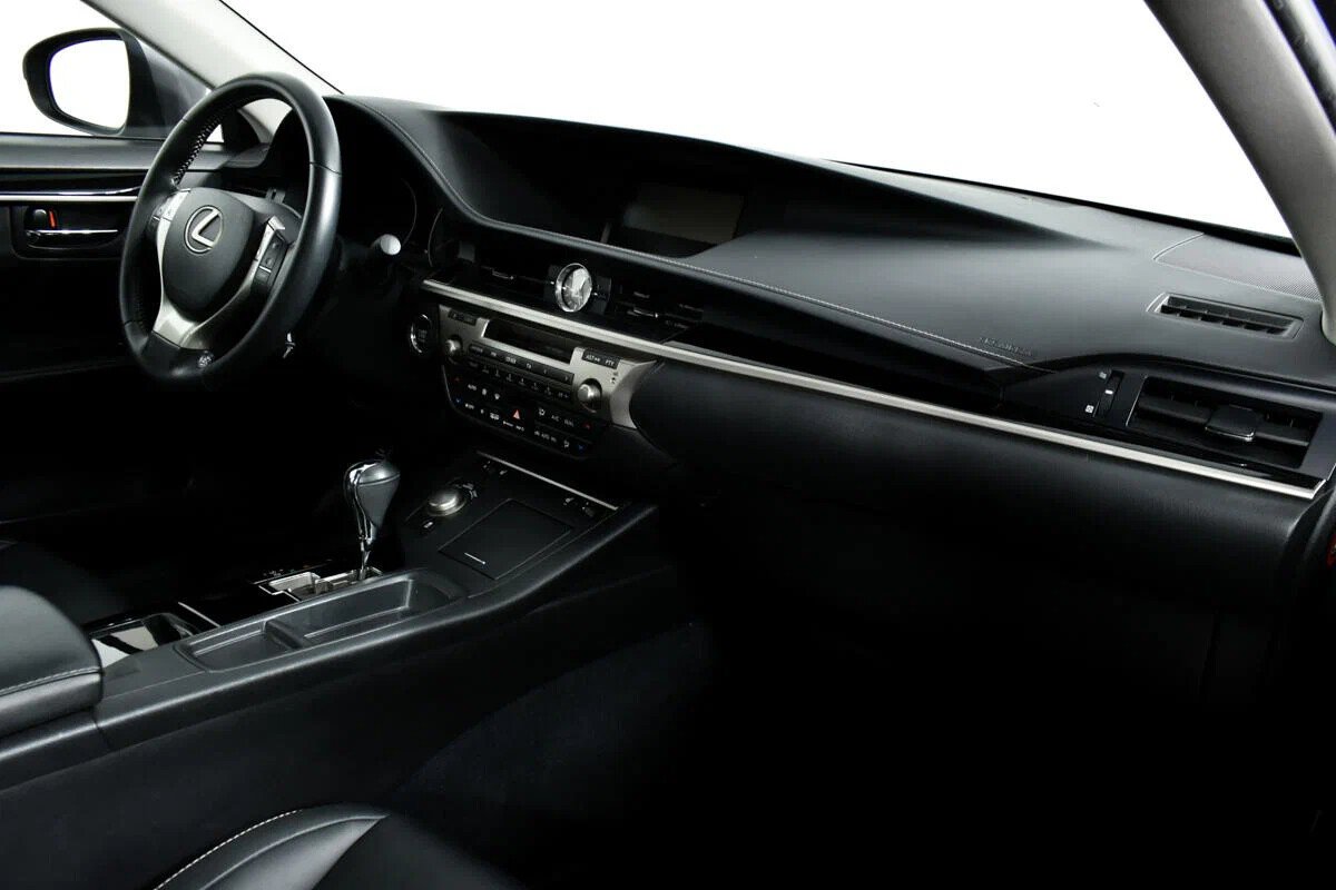 Lexus ES, VI