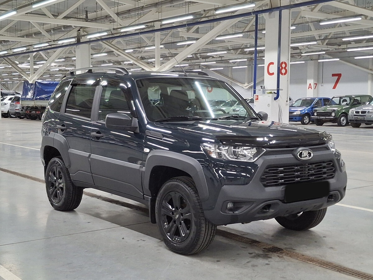 Lada Niva Travel
