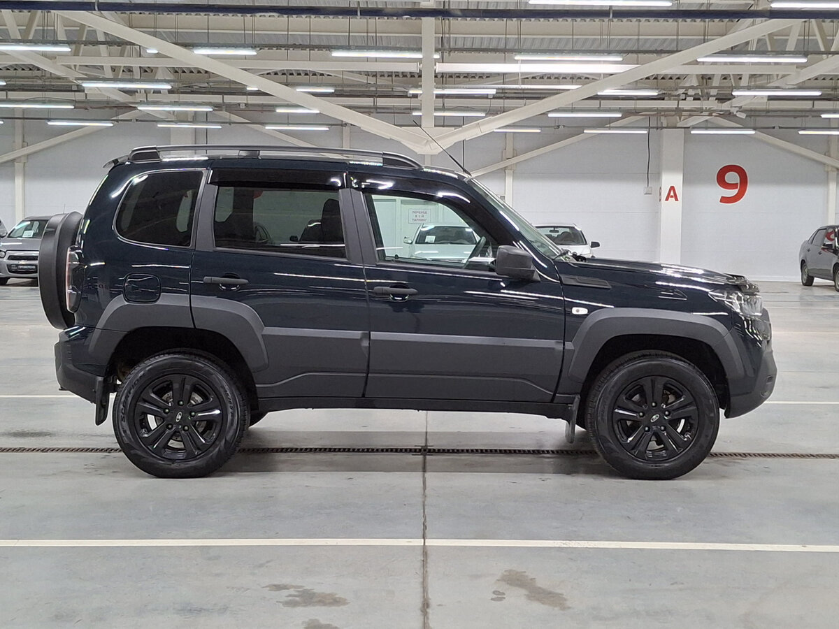 Lada Niva Travel