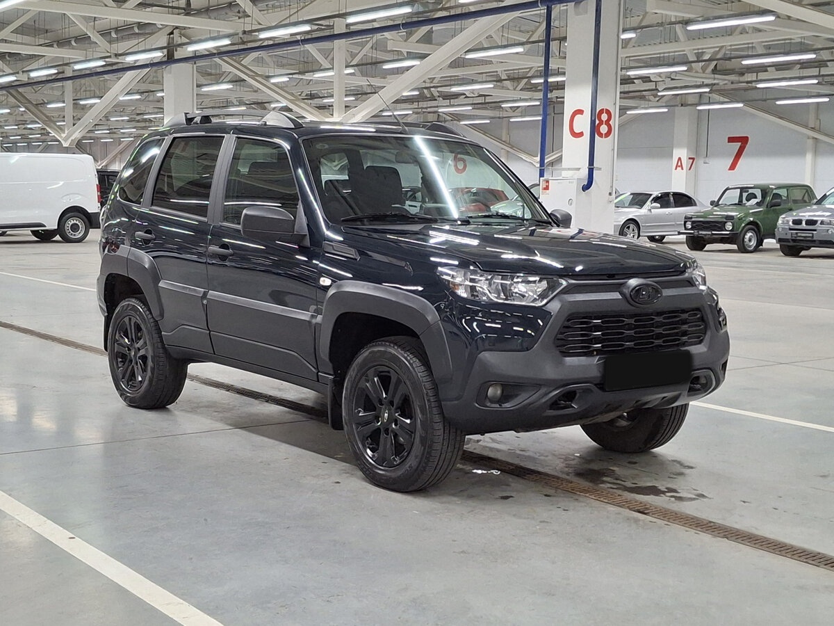 Lada Niva Travel