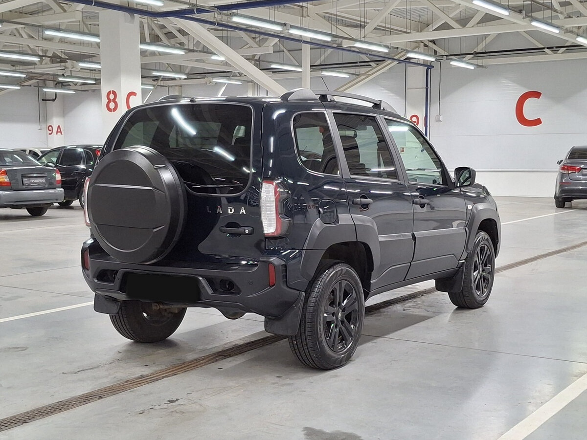 Lada Niva Travel