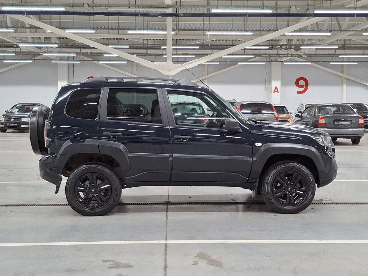 Lada Niva Travel