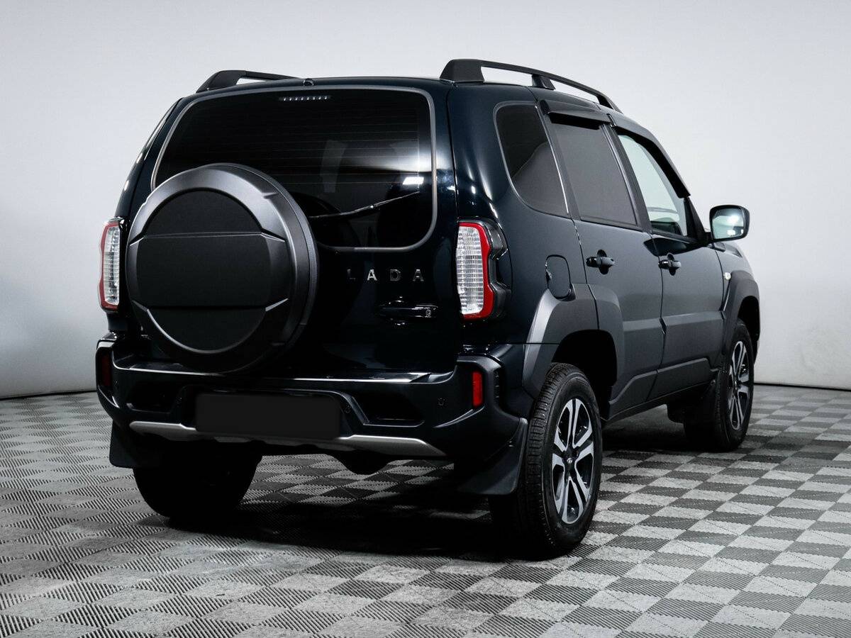 Lada Niva Travel