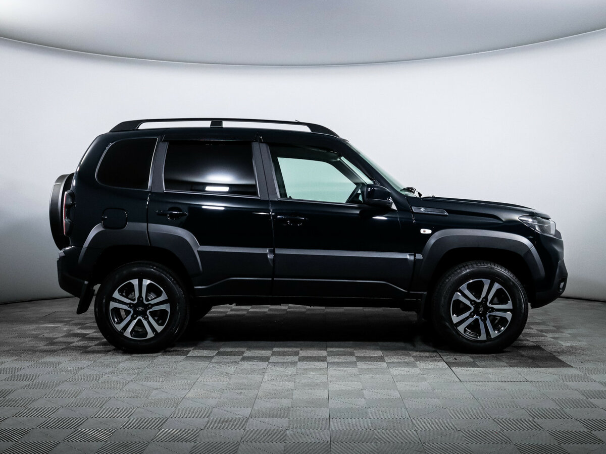 Lada Niva Travel