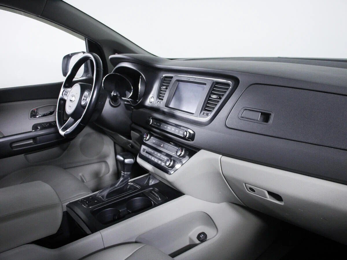 KIA Carnival, III