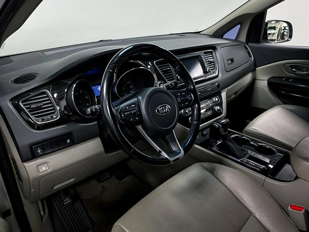 KIA Carnival, III