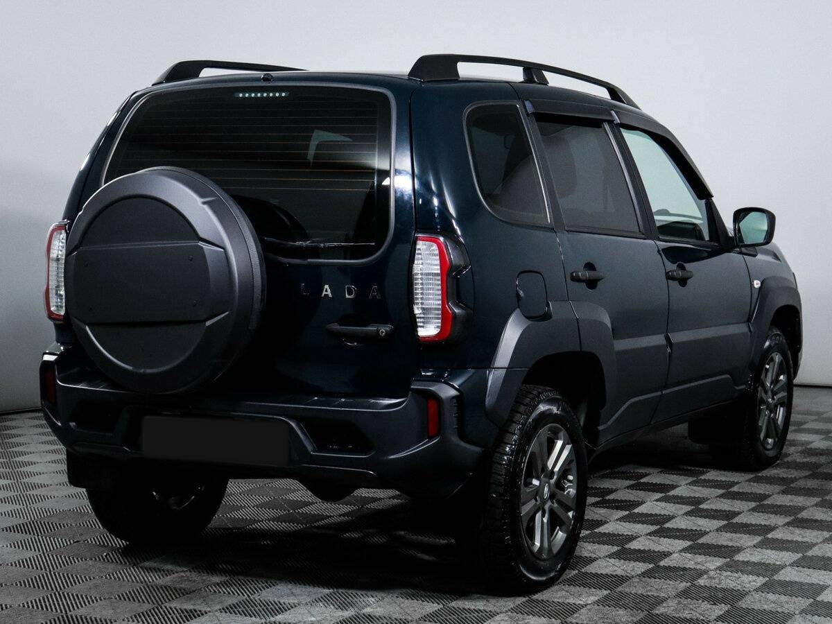 Lada Niva Travel