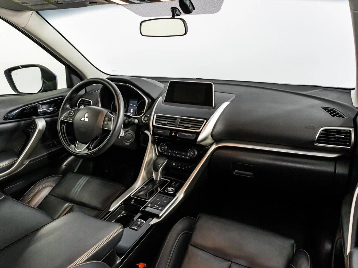 Mitsubishi Eclipse Cross, I