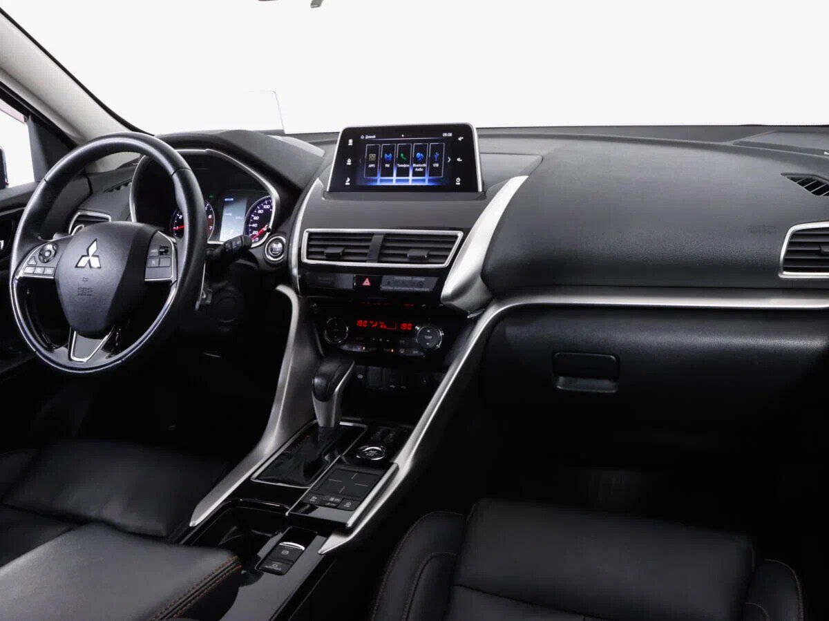 Mitsubishi Eclipse Cross, I