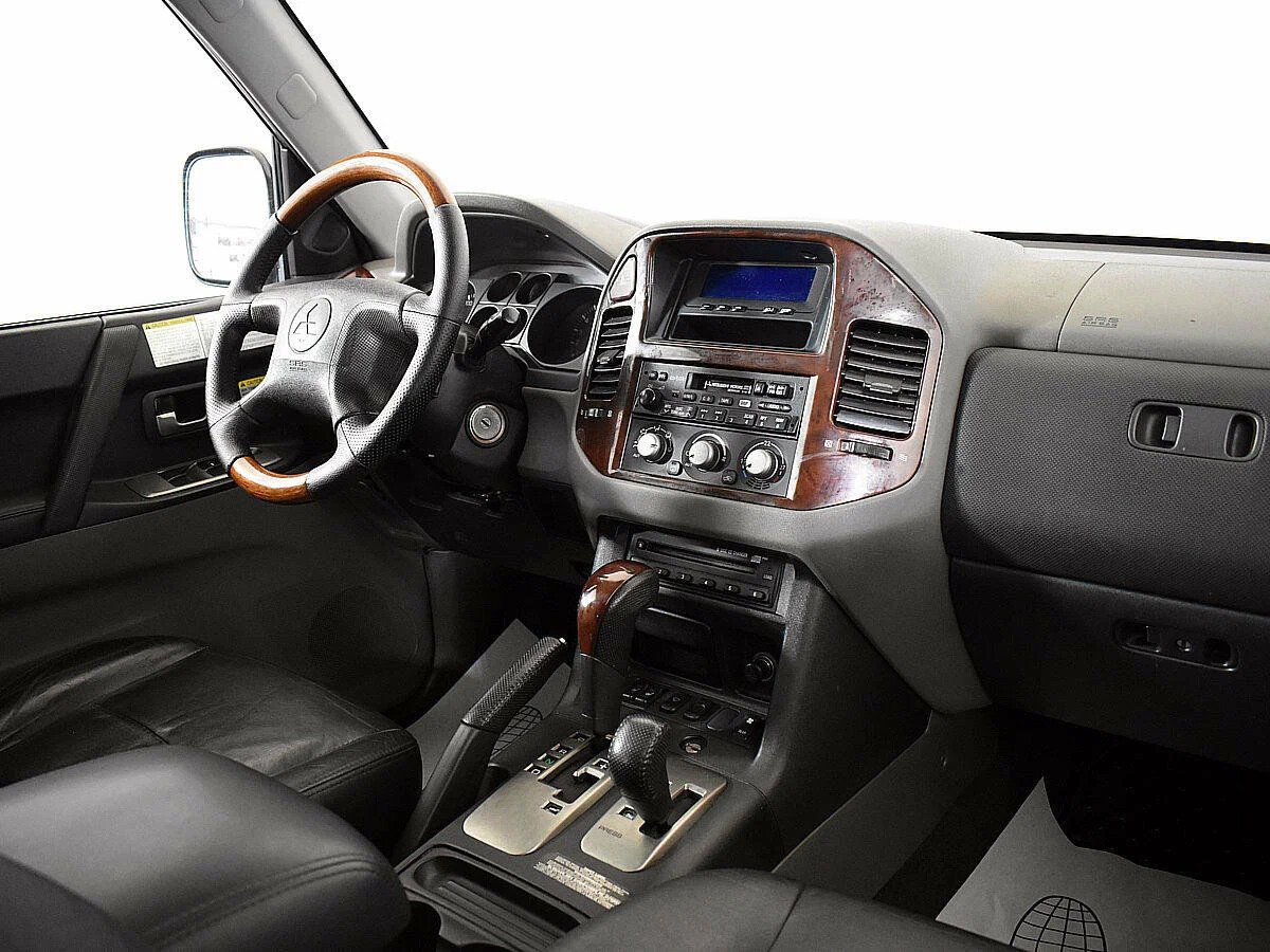 Mitsubishi Pajero, III