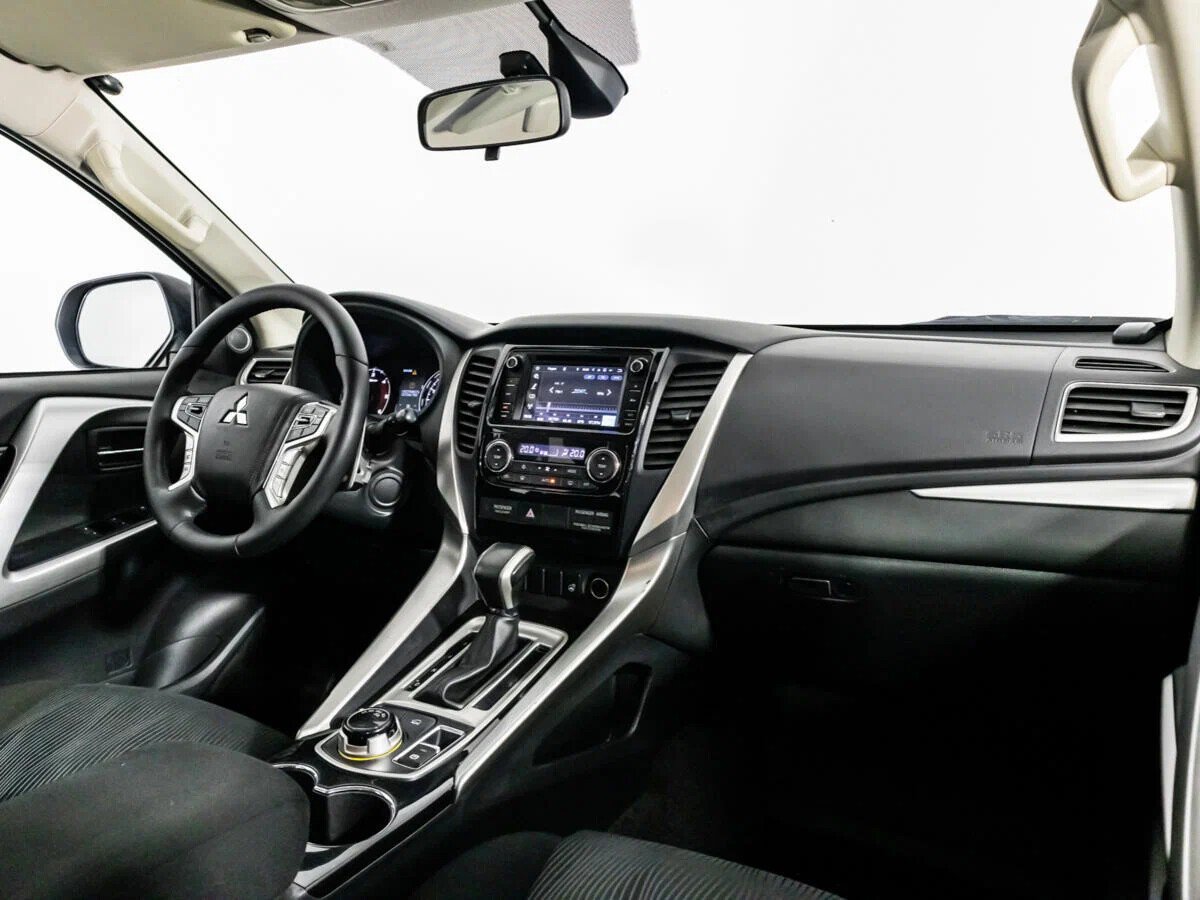 Mitsubishi Pajero Sport, III