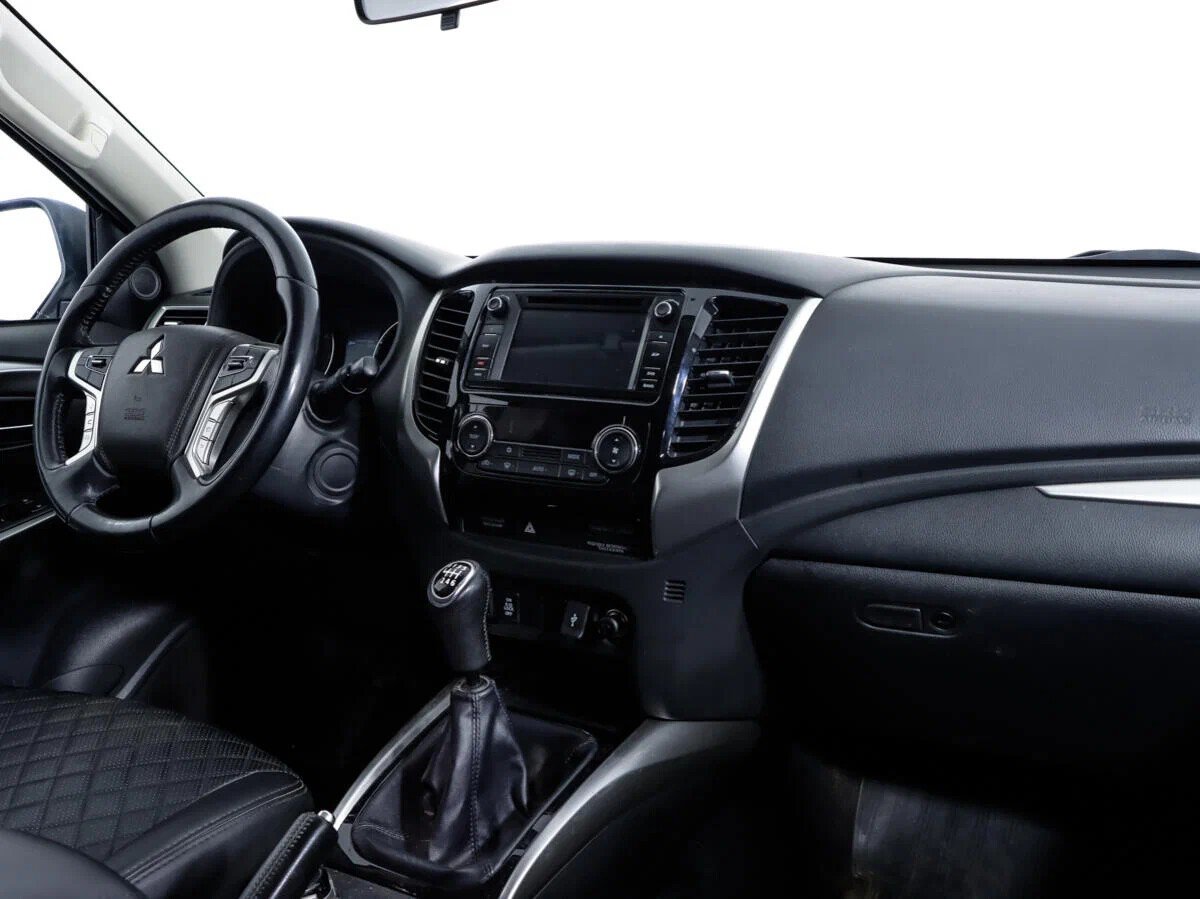 Mitsubishi Pajero Sport, III