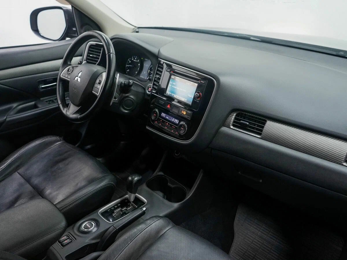 Mitsubishi Outlander, III
