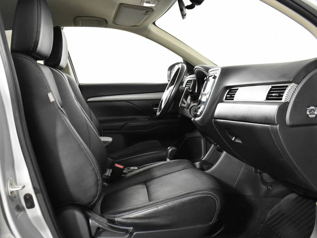 Mitsubishi Outlander, III
