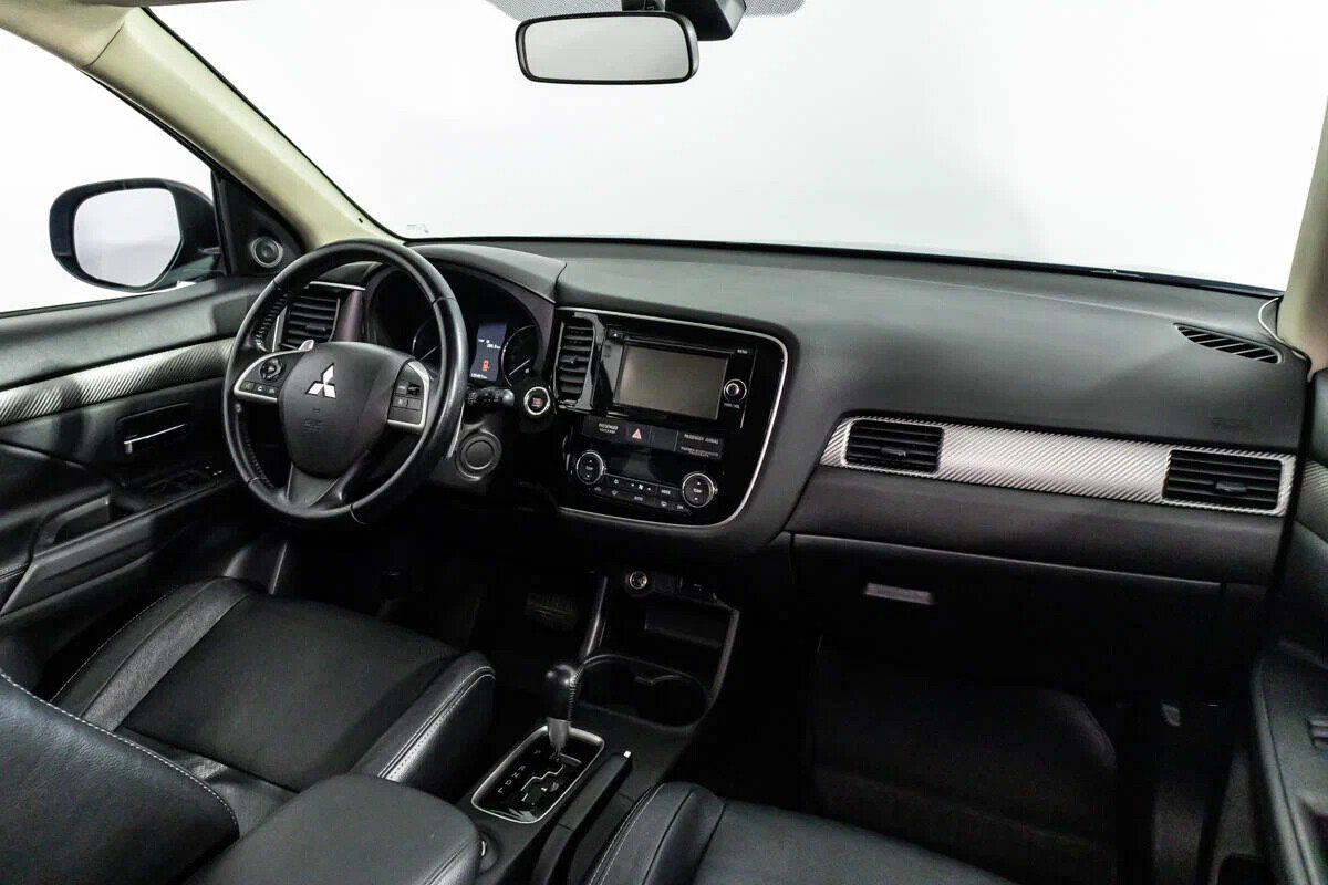 Mitsubishi Outlander, III