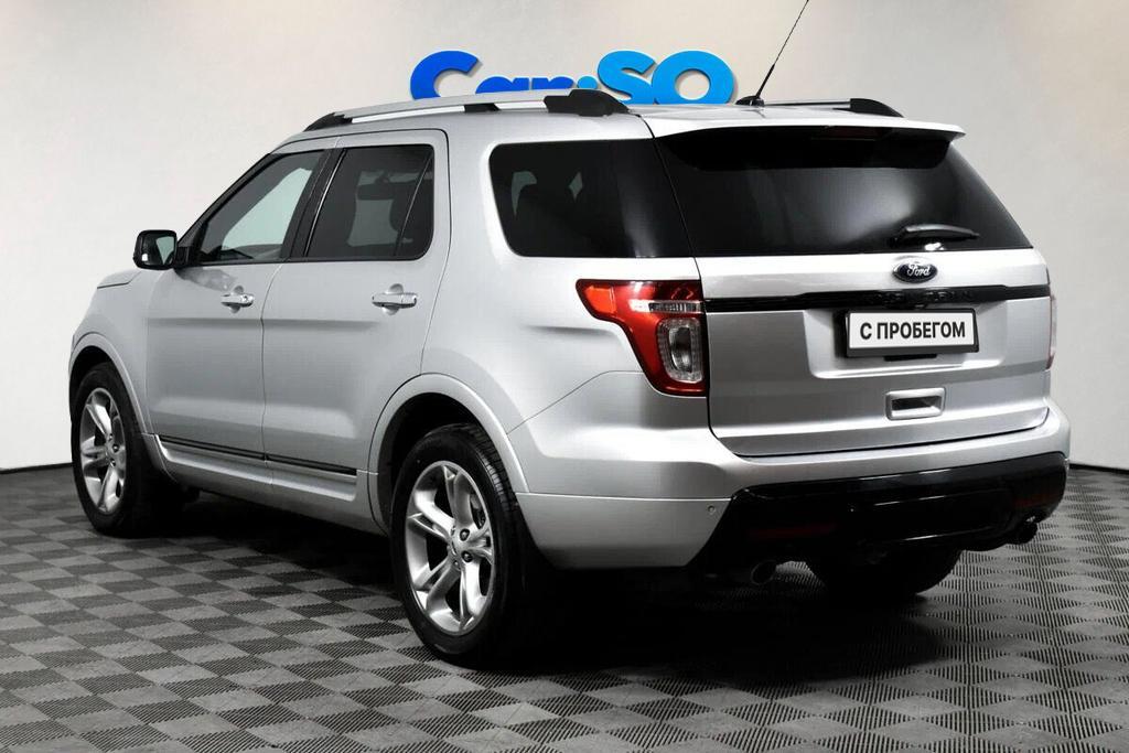 Ford Explorer, V