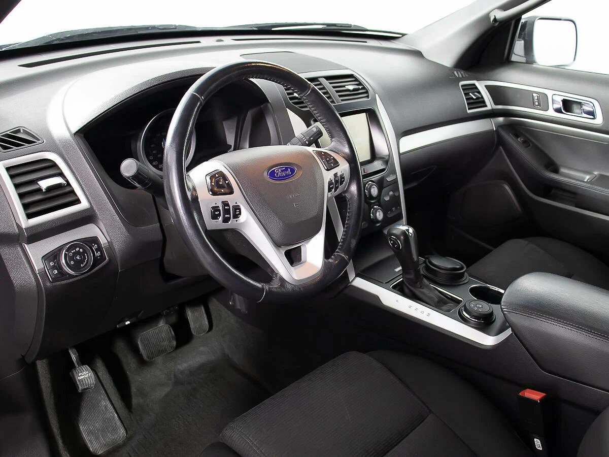 Ford Explorer, V