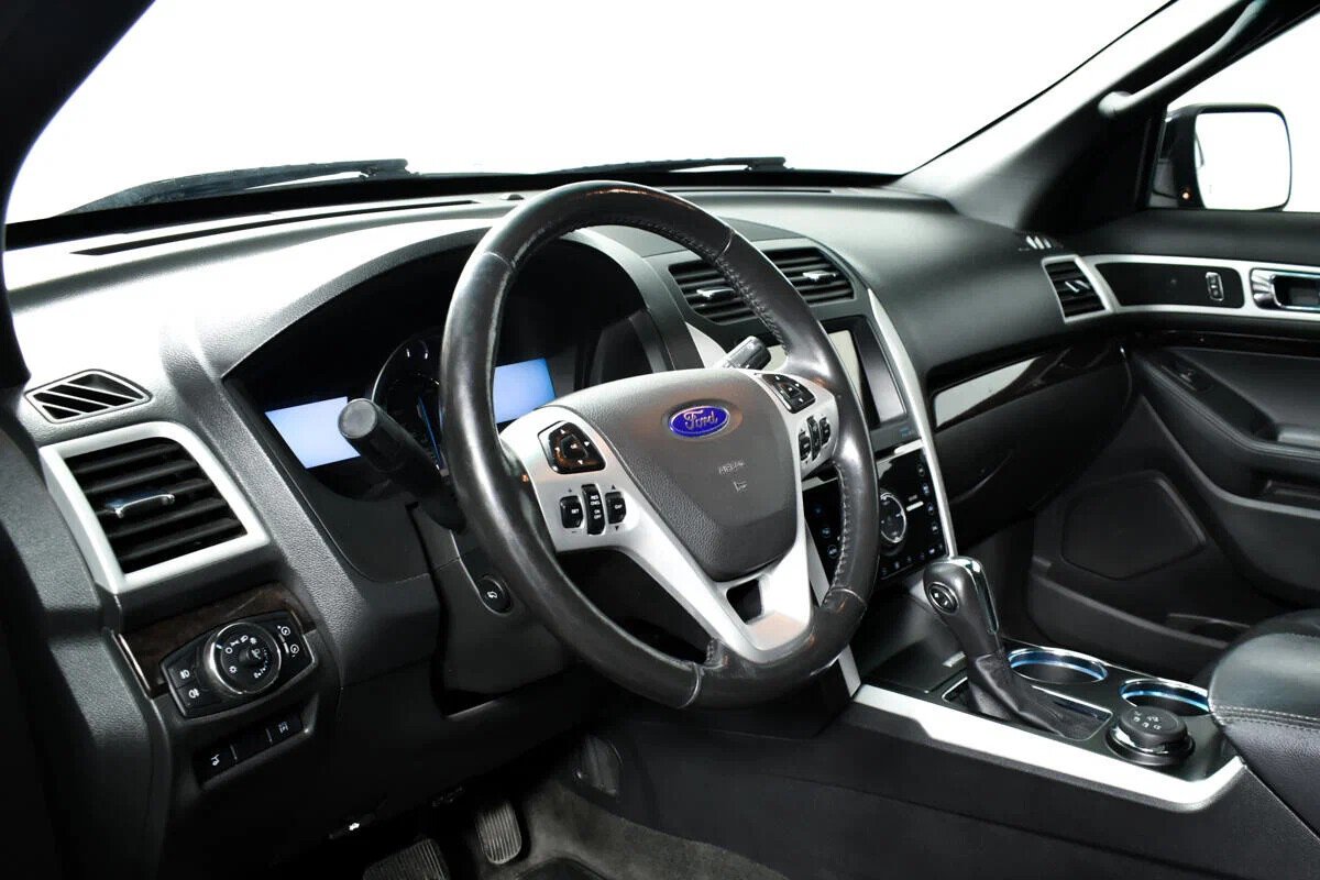 Ford Explorer, V