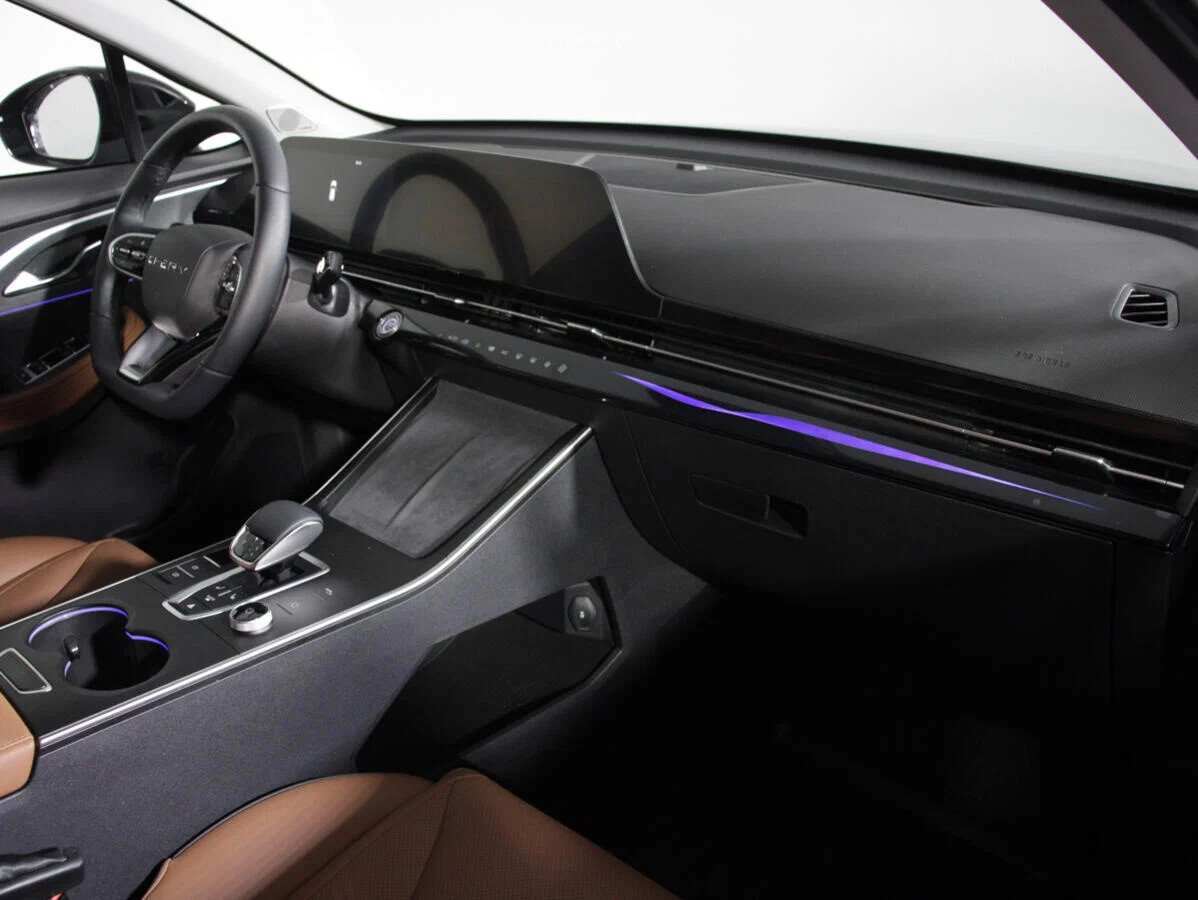 Omoda C5, I