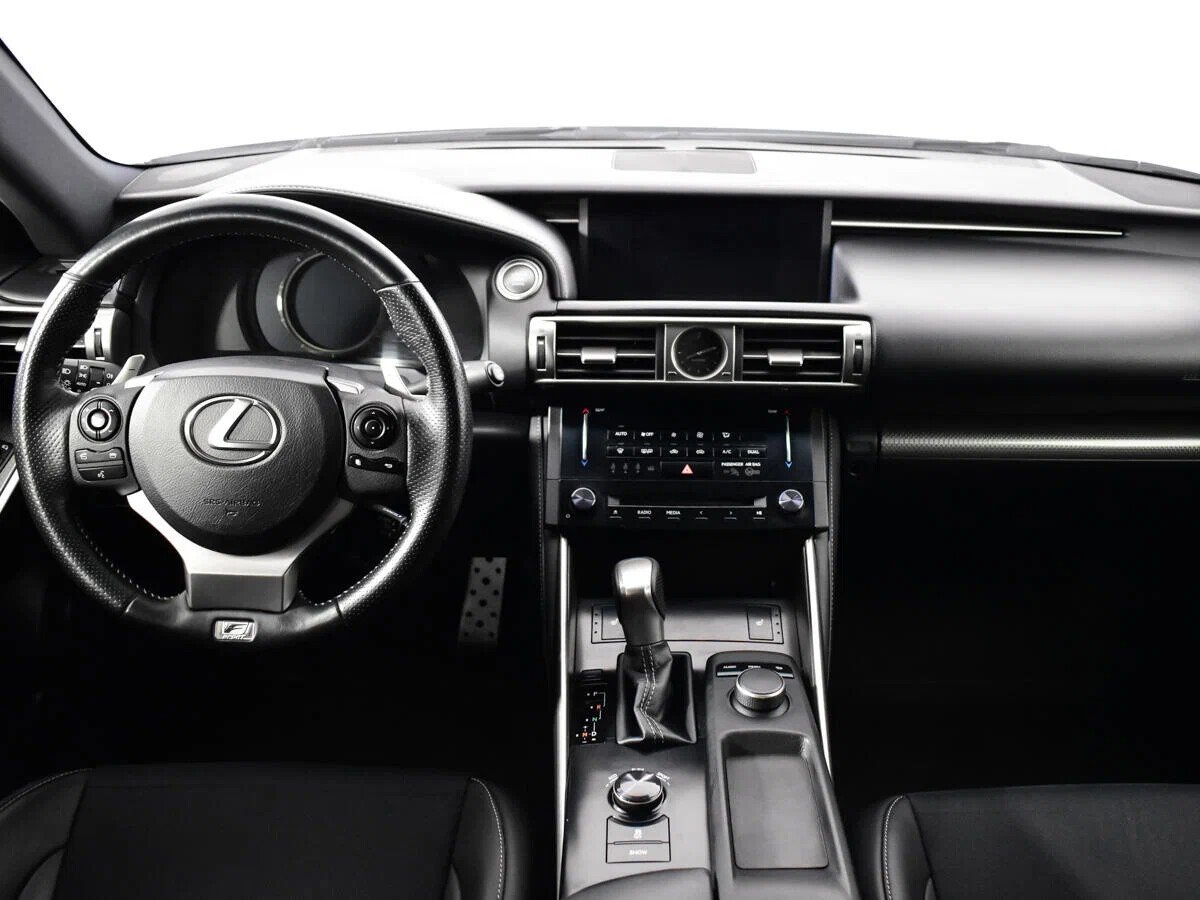 Lexus IS, III