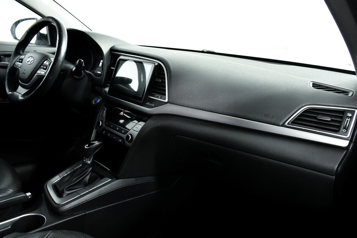 Hyundai Elantra, VI (AD)
