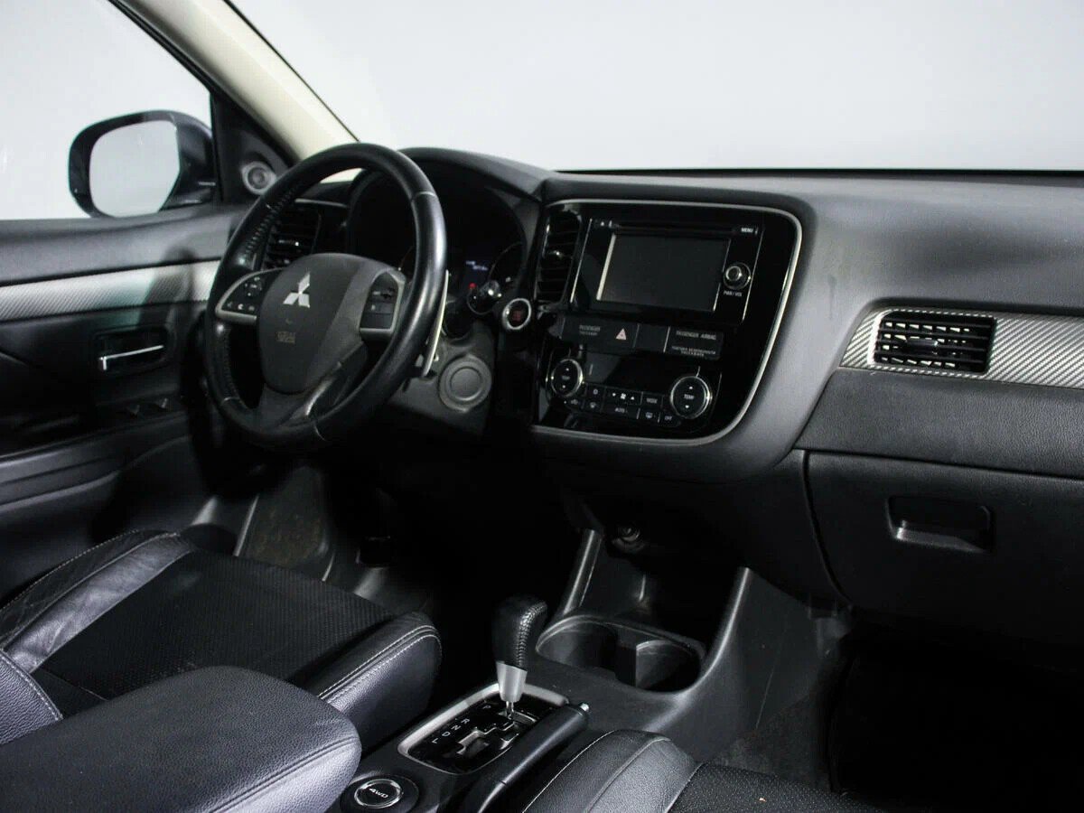 Mitsubishi Outlander, III
