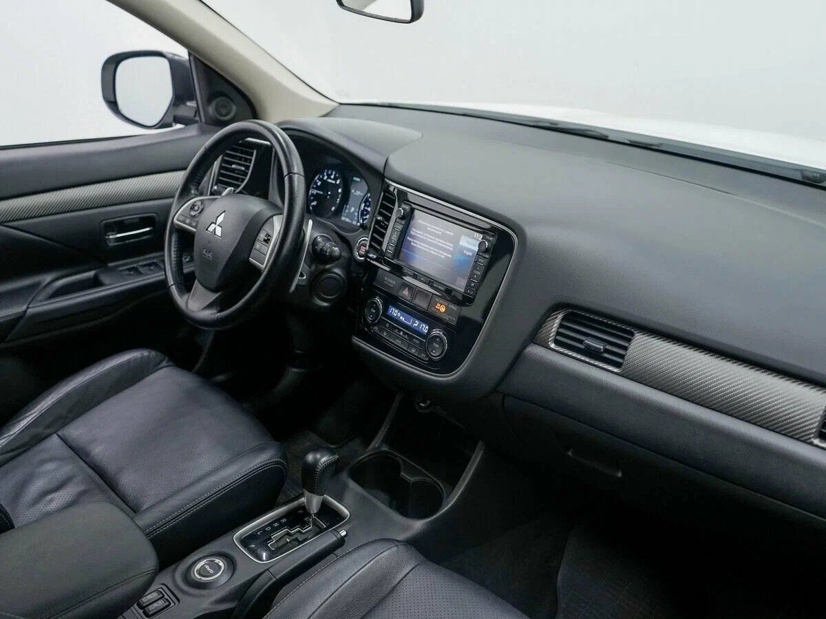 Mitsubishi Outlander, III
