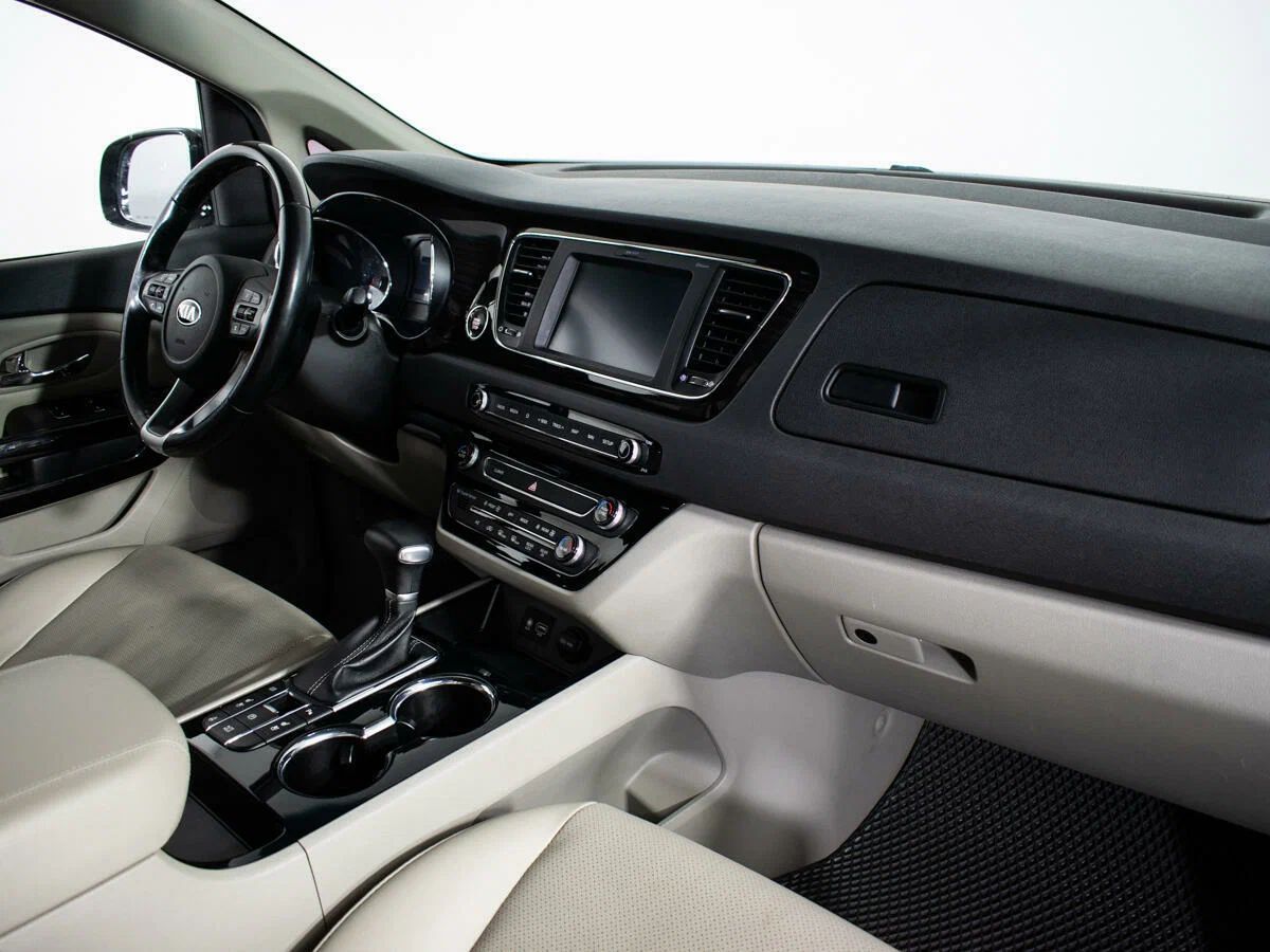KIA Carnival, III