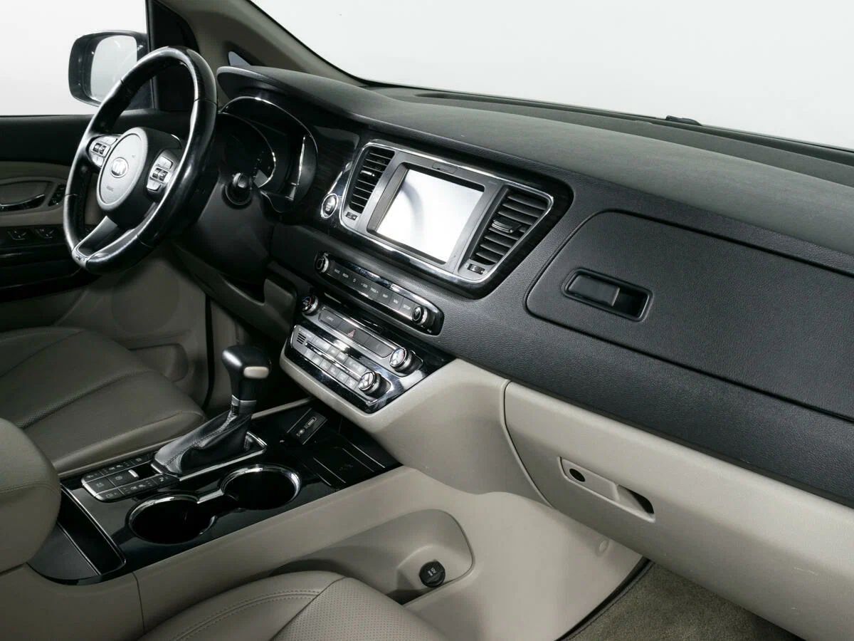 KIA Carnival, III