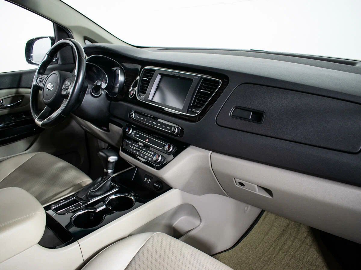 KIA Carnival, III