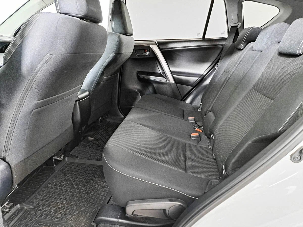 Toyota RAV4, IV (XA40) Рестайлинг