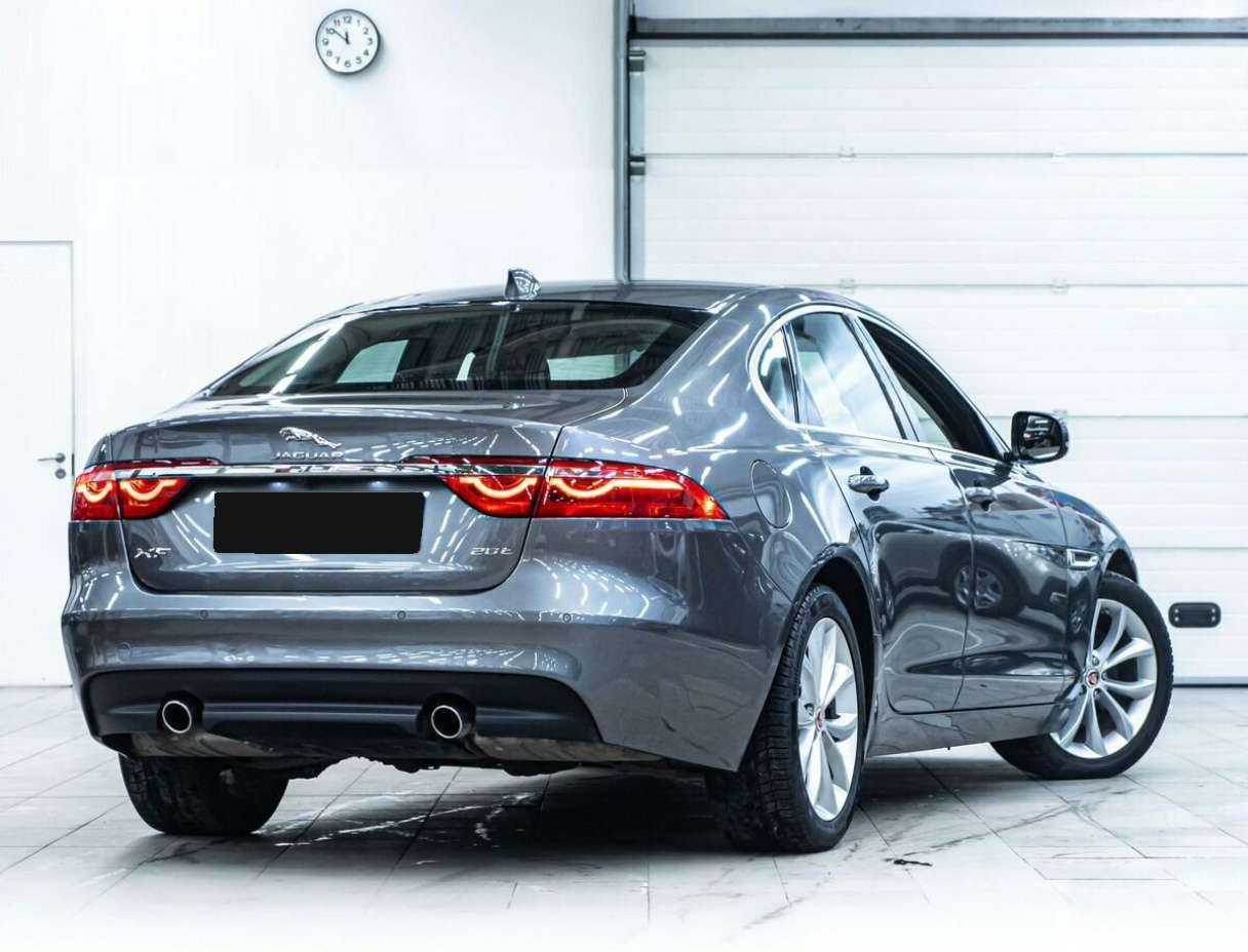 Jaguar XF