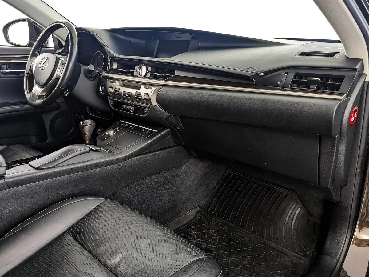 Lexus ES, VI
