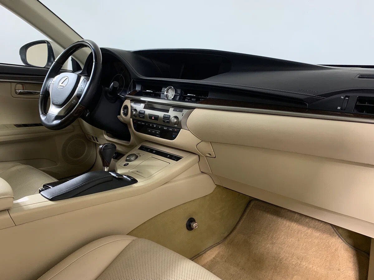 Lexus ES, VI
