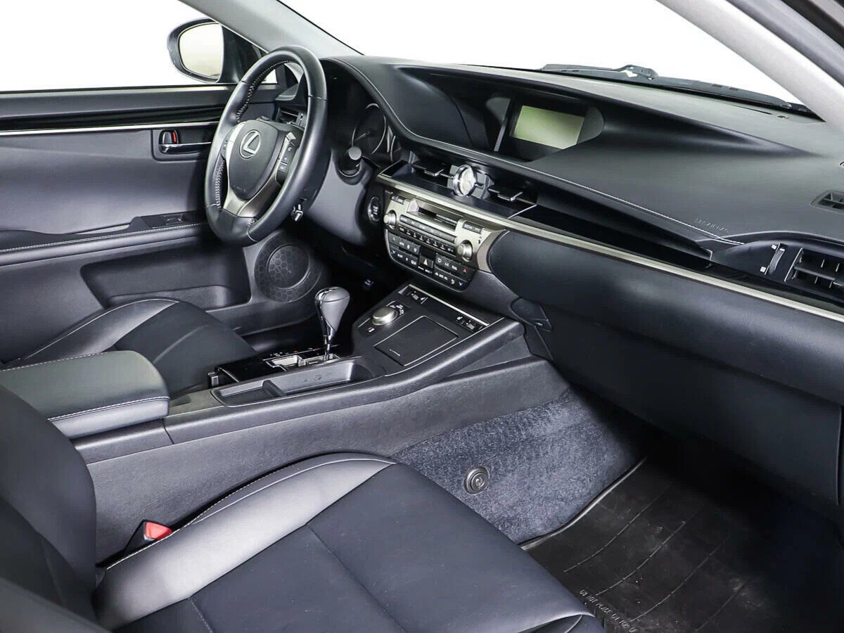 Lexus ES, VI