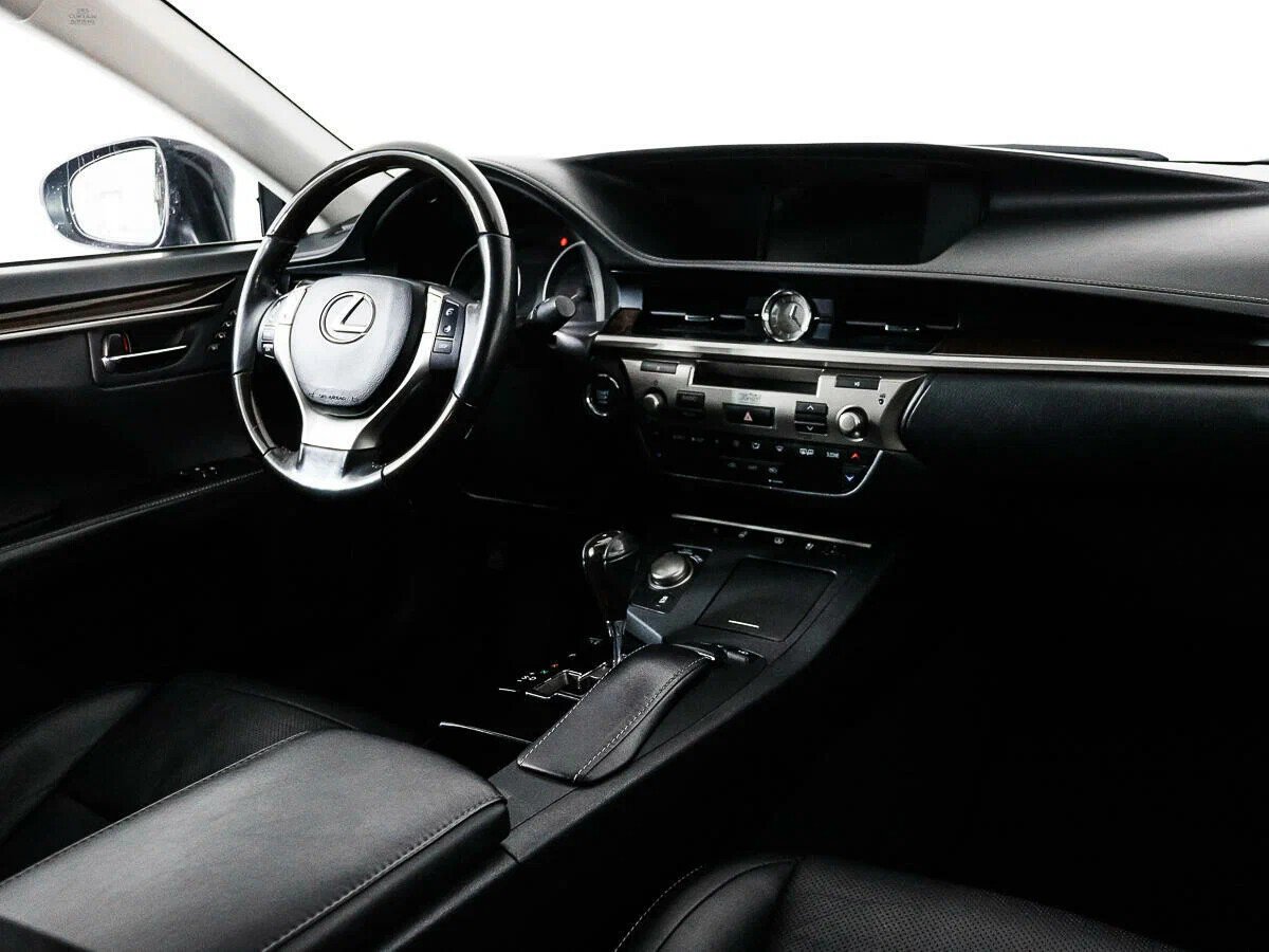 Lexus ES, VI