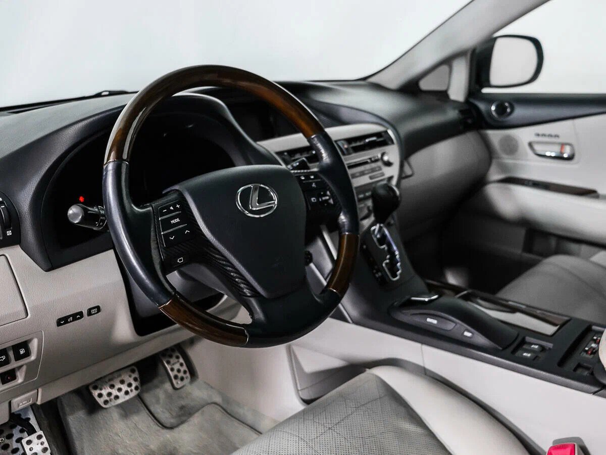 Lexus RX, III