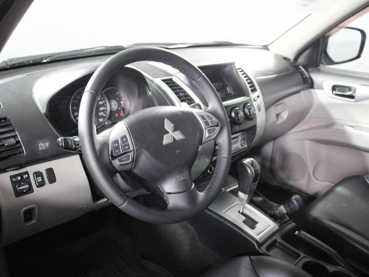 Mitsubishi Pajero Sport, II