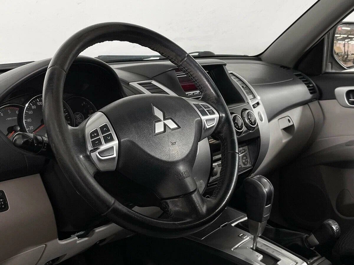 Mitsubishi Pajero Sport, II