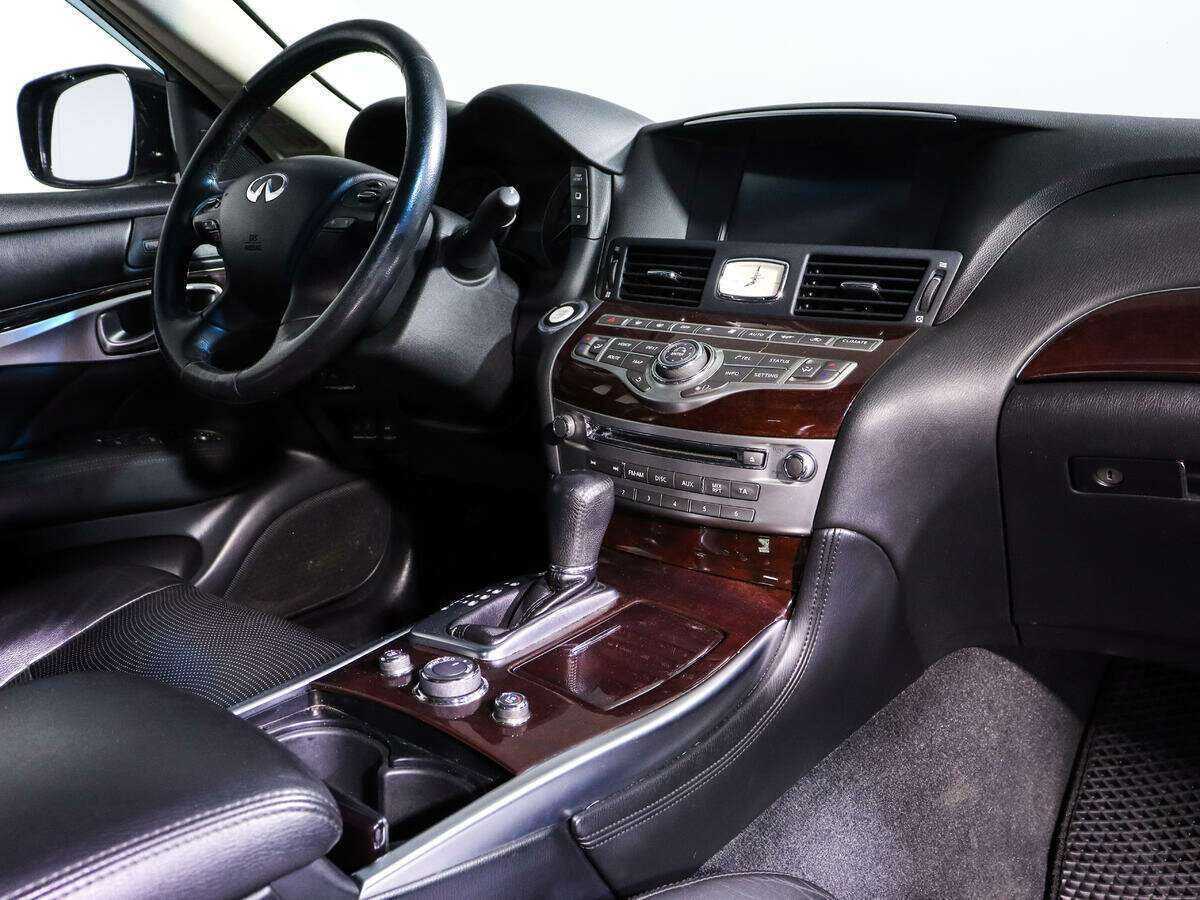 Infiniti Q70