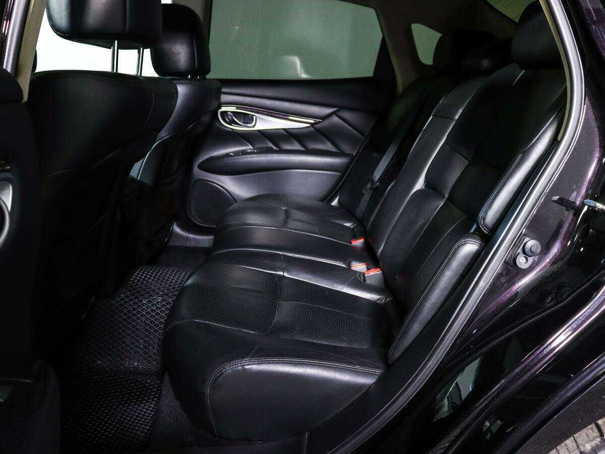 Infiniti Q70